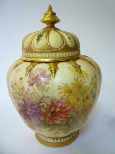 Appraisal: A ROYAL WORCESTER PORCELAIN POT POURRI VASE AND COVER dated