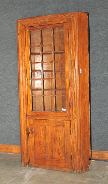 Appraisal: A Federal pine corner cupboard early th century lacking cornice