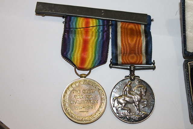 Appraisal: A COLLECTION OF MISCELLANEOUS MILITARY ITEMS including badges buttons medals