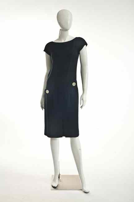 Appraisal: VALENTINO NAVY DRESS Contemporary size Cap-sleeved shift dress with mother-of-pearl