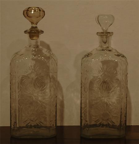 Appraisal: Pair of Etched Glass Decanters Estimate nbsp nbsp nbsp -