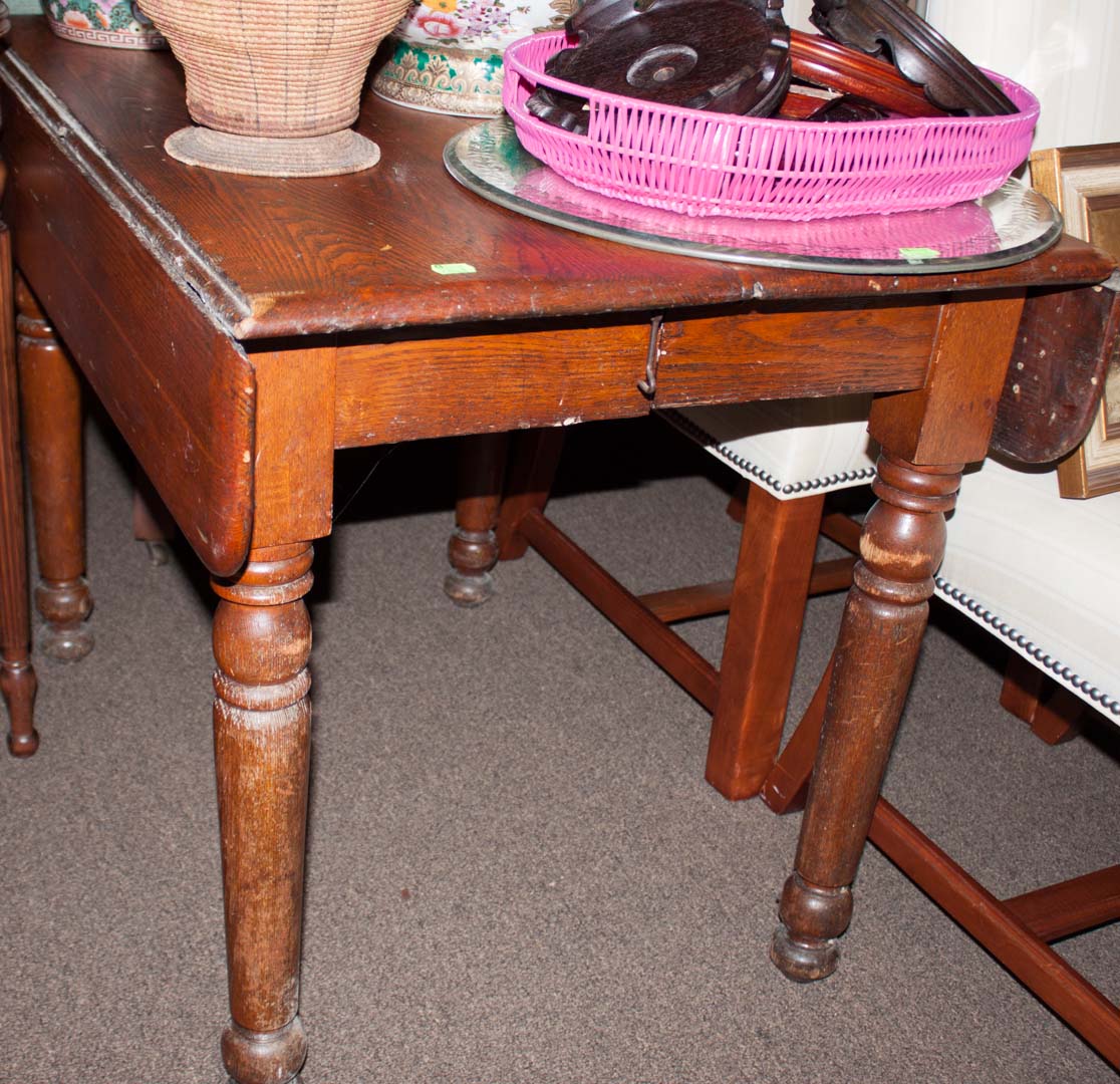 Appraisal: Pine drop-end country table