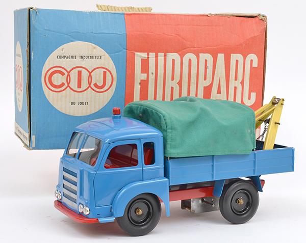 Appraisal: CIJ BREAKDOWN LORRY BLUE CAB AND CHASSIS WITH RED INTERIOR