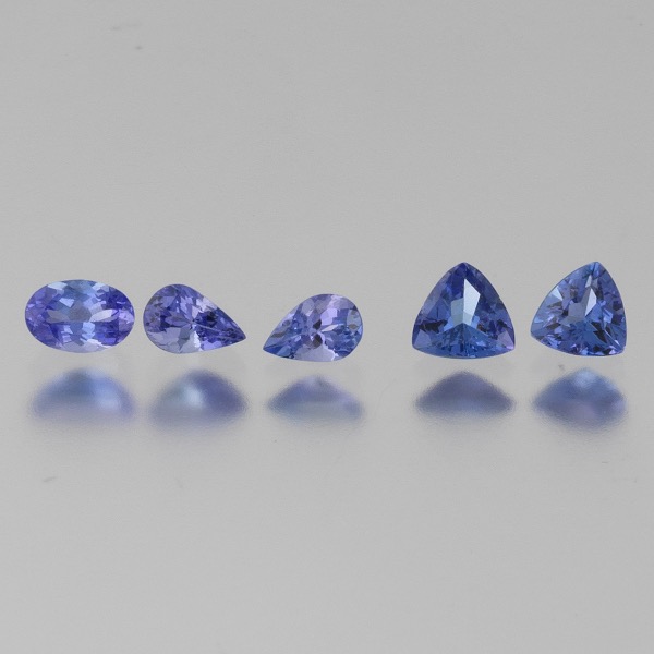 Appraisal: LOT OF FIVE UNMOUNTED TANZANITE GEMSTONES Consisting of five Tanzanite