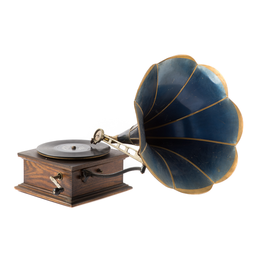 Appraisal: Standard Model X phonograph circa oak case with in turntable