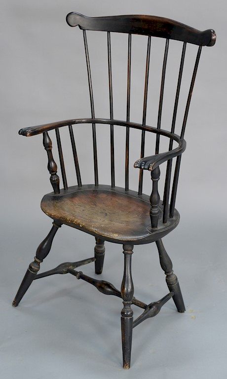 Appraisal: Windsor knuckle armchair with fan back carved under seat TS