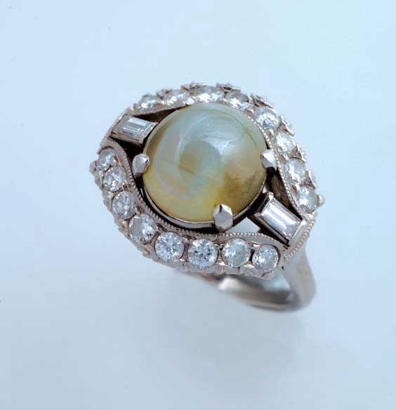 Appraisal: CAT'S EYE DIAMOND AND PLATINUM RING Cat's eye chrysoberyl diamond