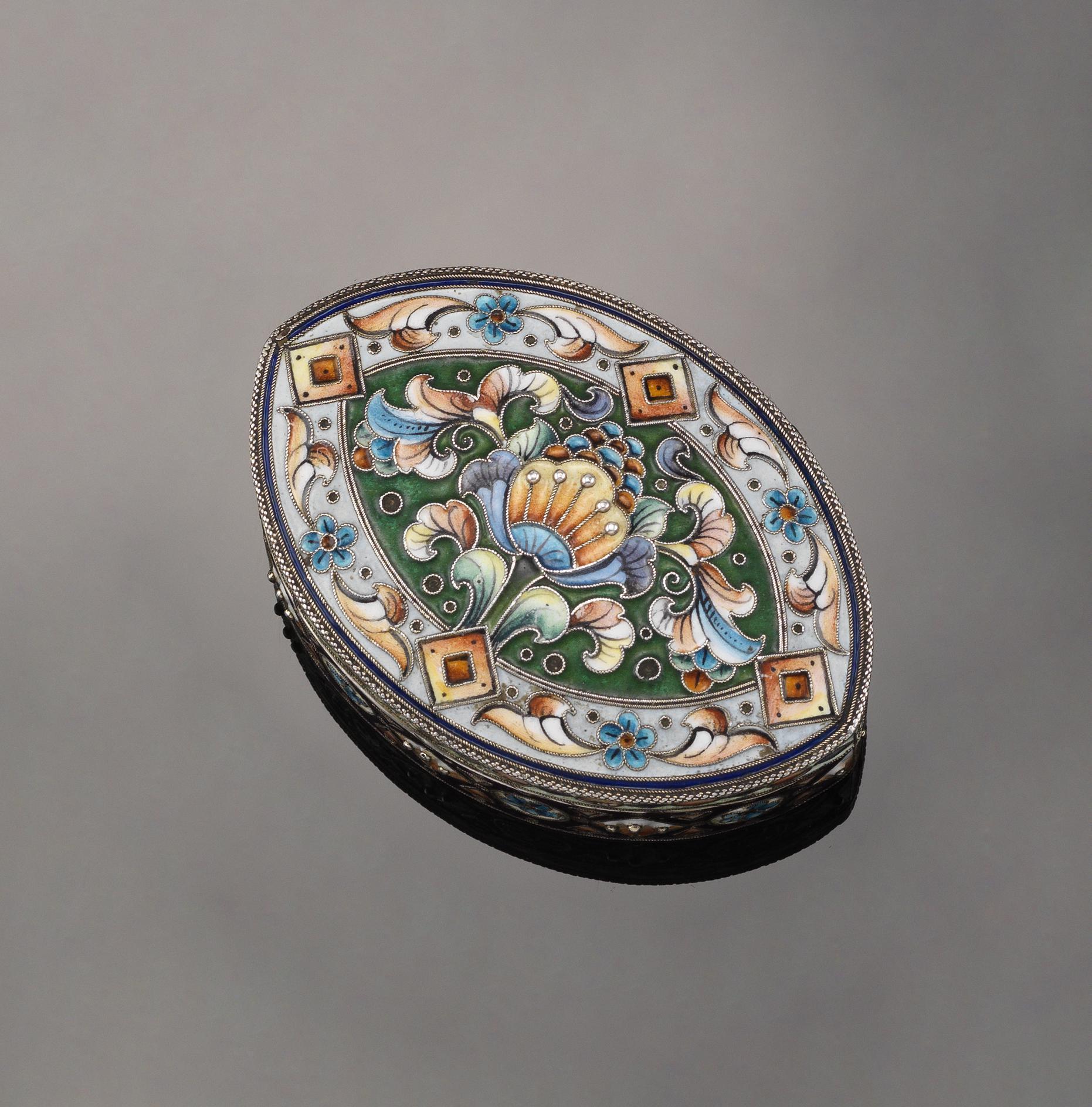 Appraisal: A Russian late th Century navette shaped silver box