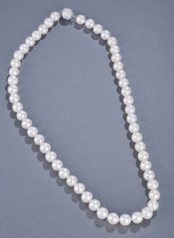 Appraisal: Single Strand Pearl Necklace Unmarked clasp