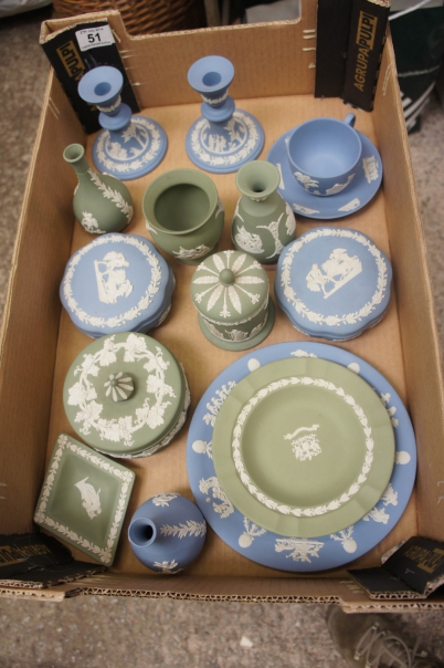 Appraisal: A collection of pottery to include Wedgwood candlesticks cups and