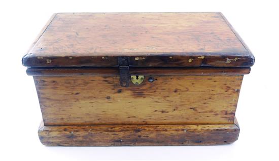 Appraisal: th C American tool chest hinged lid opens to reveal