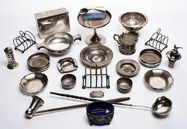 Appraisal: A MISCELLANEOUS SELECTION OF SILVER to include a silver box