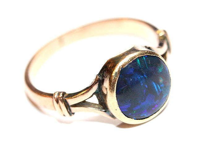 Appraisal: AN OPAL SET DRESS RING circular black opal mounted in