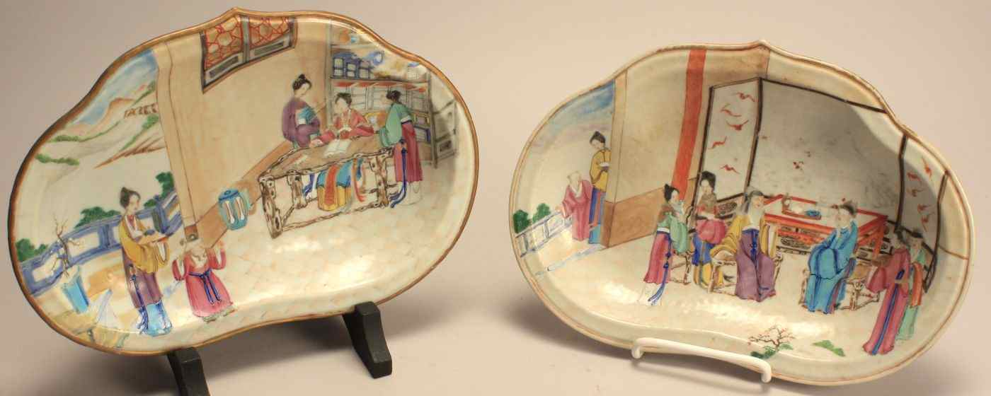 Appraisal: PAIR OF CHINESE EXPORT KIDNEY-FORM PORCELAIN SERVING DISHES th CenturyInterior