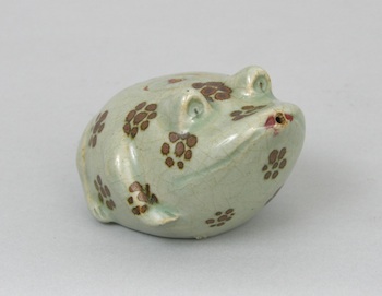 Appraisal: A Korean Celadon Water Dropper in the Shape of a