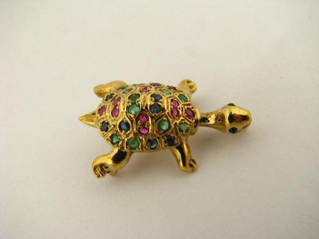 Appraisal: K yellow gold turtle brooch pendant decorated with ten round