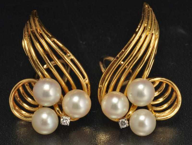 Appraisal: Pair of K Y Gold Diamond Pearl Earrings Description Diamonds