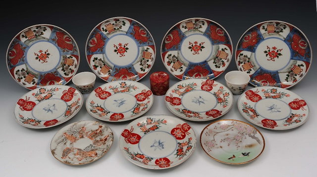 Appraisal: A group of thirteen Japanese Imari porcelain th Centuryto include