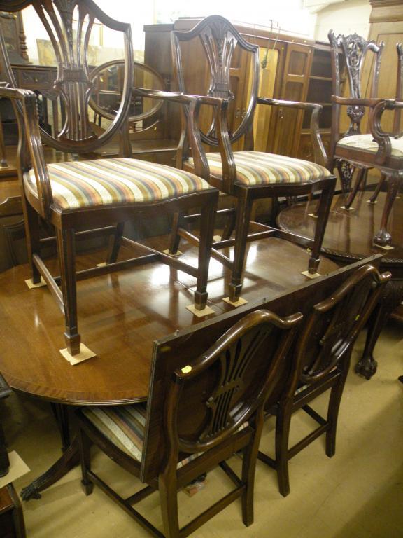 Appraisal: A mahogany extending dining table in Regency style and a