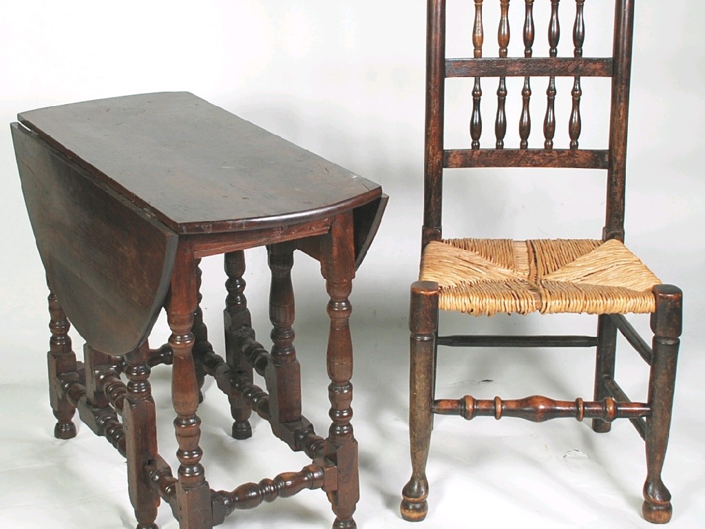 Appraisal: LATE EIGHTEENTH CENTURY OAK GATELEG TABLE the oval drop leaf