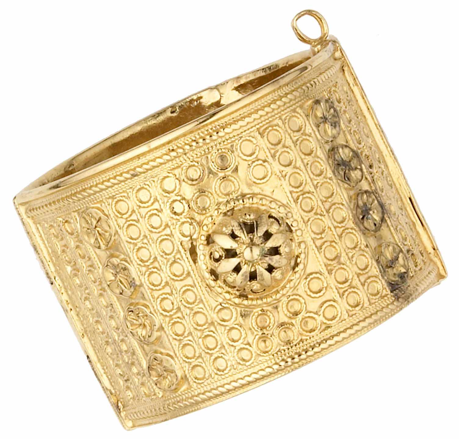 Appraisal: A gold plated metal cuff