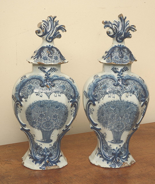 Appraisal: A PAIR OF TH TH CENTURY DELFT BLUE AND WHITE