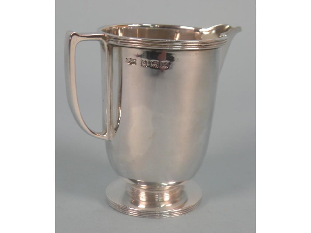 Appraisal: A silver cream jug with a reeded border and base