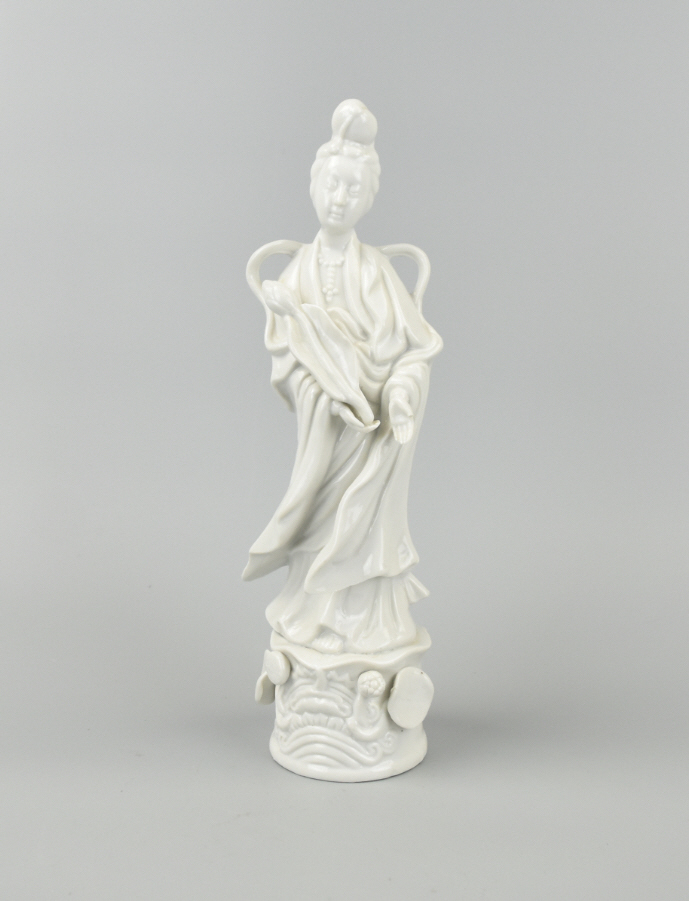 Appraisal: CHINESE DEHUA GUANYIN STATUE TH C Chinese th C dehua