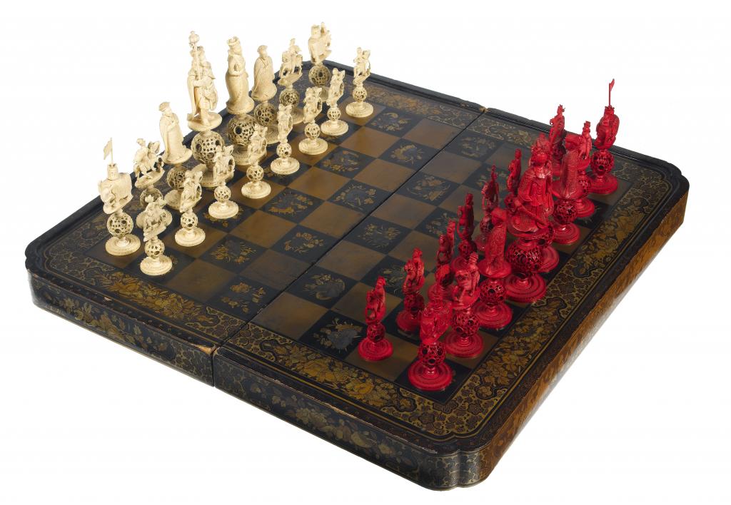 Appraisal: A FINE EXPORT IVORY CHESS SET carved as Chinese and