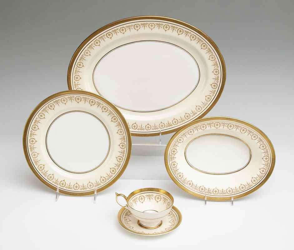 Appraisal: AYNSLEY FINE BONE CHINA IN THE ''GOLD DOWERY'' PATTERN pieces