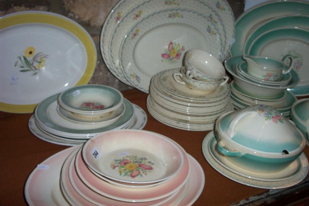 Appraisal: A quantity of Susie Cooper dinner wares with various floral