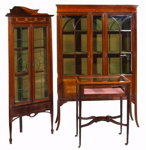 Appraisal: AN EDWARDIAN MAHOGANY AND SATINWOOD INLAID VITRINE the interior fitted