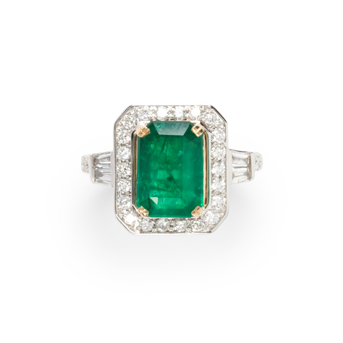 Appraisal: AN EMERALD DIAMOND AND FOURTEEN KARAT WHITE GOLD RING An