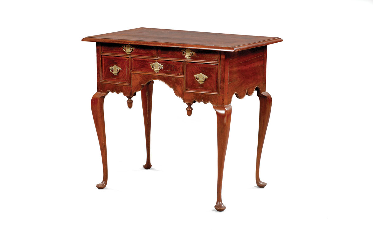 Appraisal: MASSACHUSETTS QUEEN ANNE WALNUT AND WALNUT VENEERED DRESSING TABLE Th