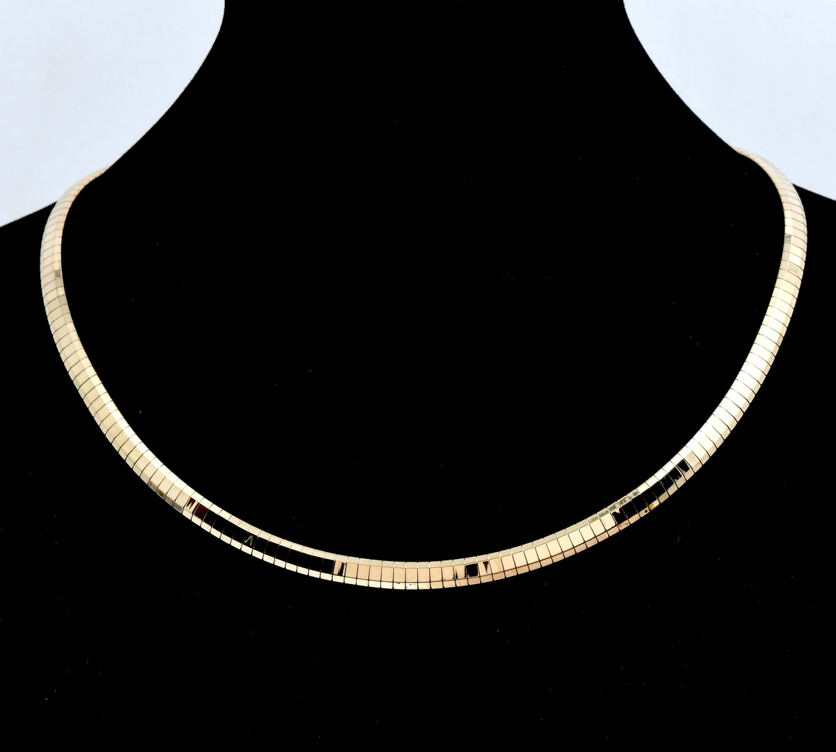 Appraisal: K GOLD MID CENTURY ITALIAN OMEGA NECKLACE mm Mid-century Italian