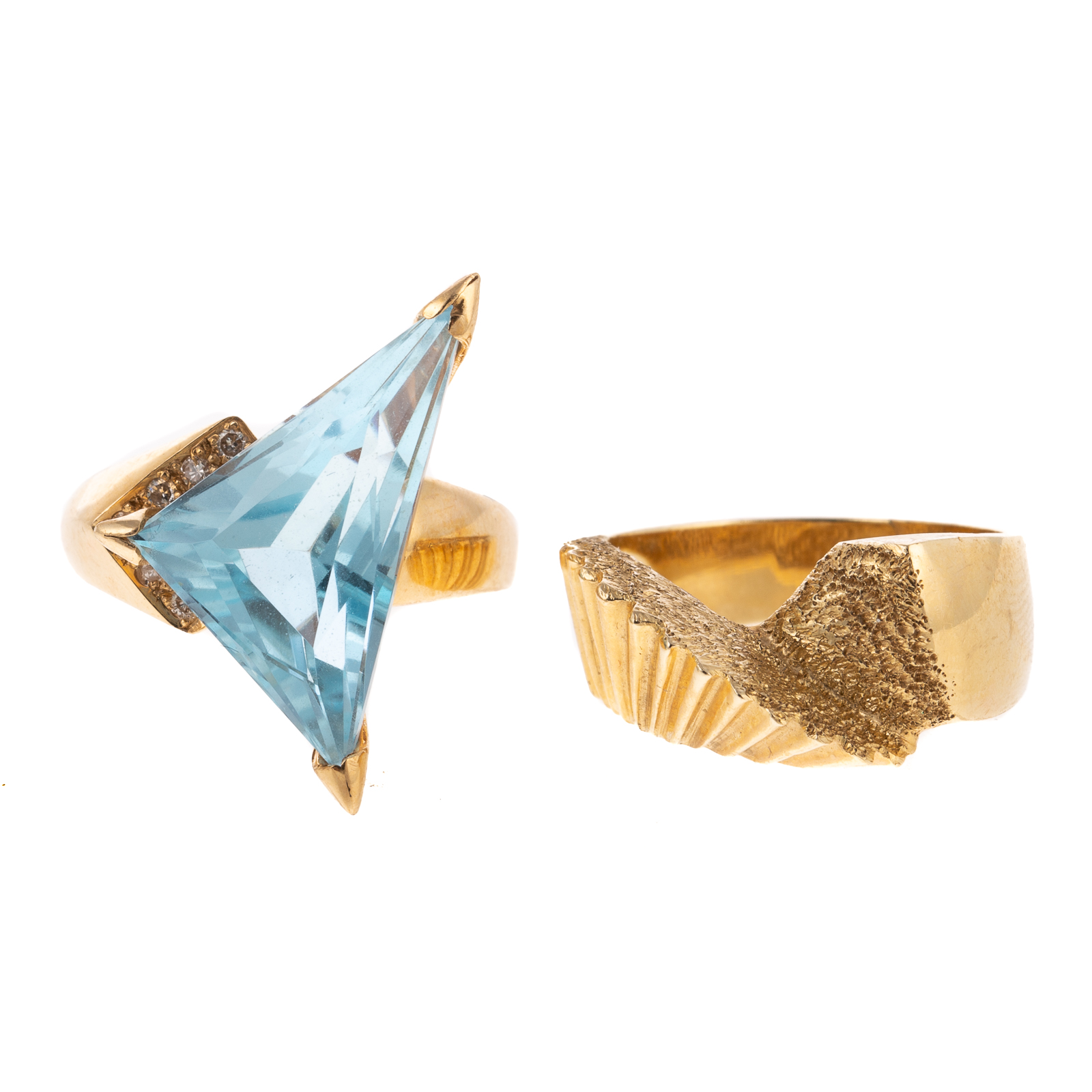 Appraisal: A GEOMETRIC BLUE TOPAZ RING TEXTURED BAND IN K K