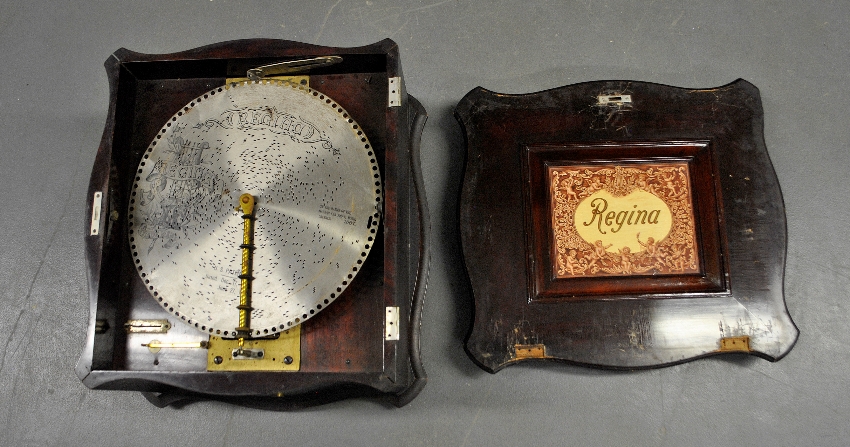 Appraisal: - Regina player with single disc and mahogany case As