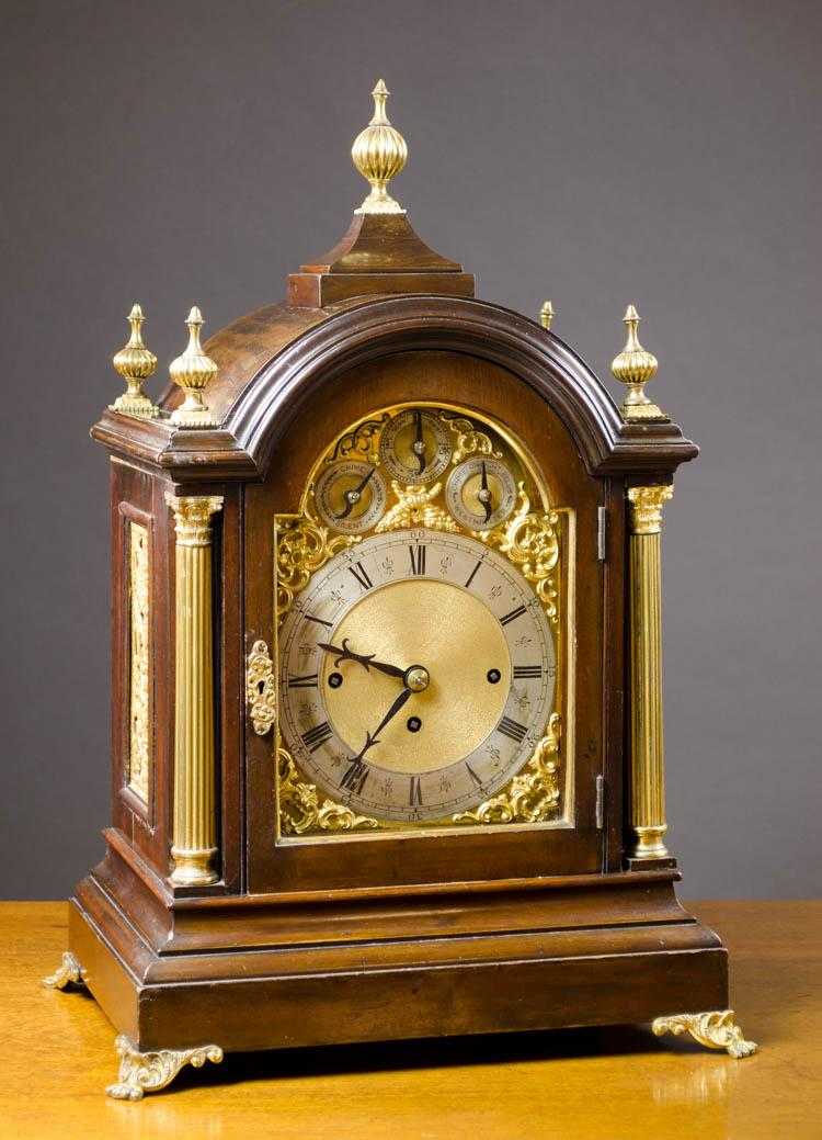 Appraisal: GEORGE III BRACKET CLOCK English early th century featuring a