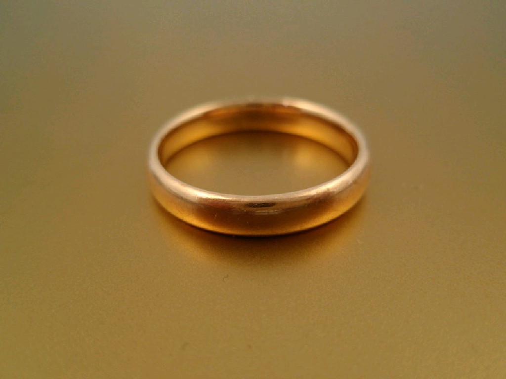 Appraisal: A ct gold plain wedding band g