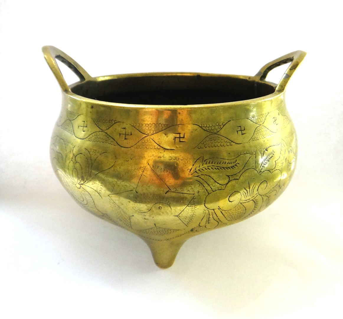 Appraisal: A Chinese bronze censer probably circa of squat form with