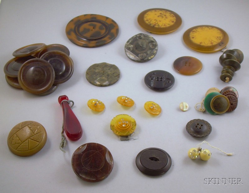 Appraisal: Small Group of Bakelite Plastic and Other Vintage Buttons