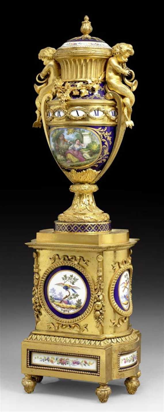 Appraisal: VASE CLOCK AU CERCLE TOURNANT late Louis XVI Paris th