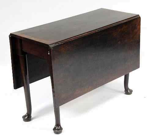 Appraisal: An th Century dropleaf table the rectangular top and flaps