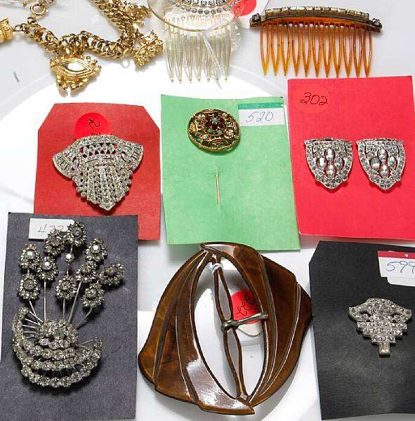 Appraisal: A collection of costume jewelry and accessories