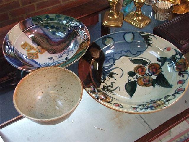 Appraisal: A TH CENTURY GLAZED SHALLOW POTTERY DISH decorated with coloured