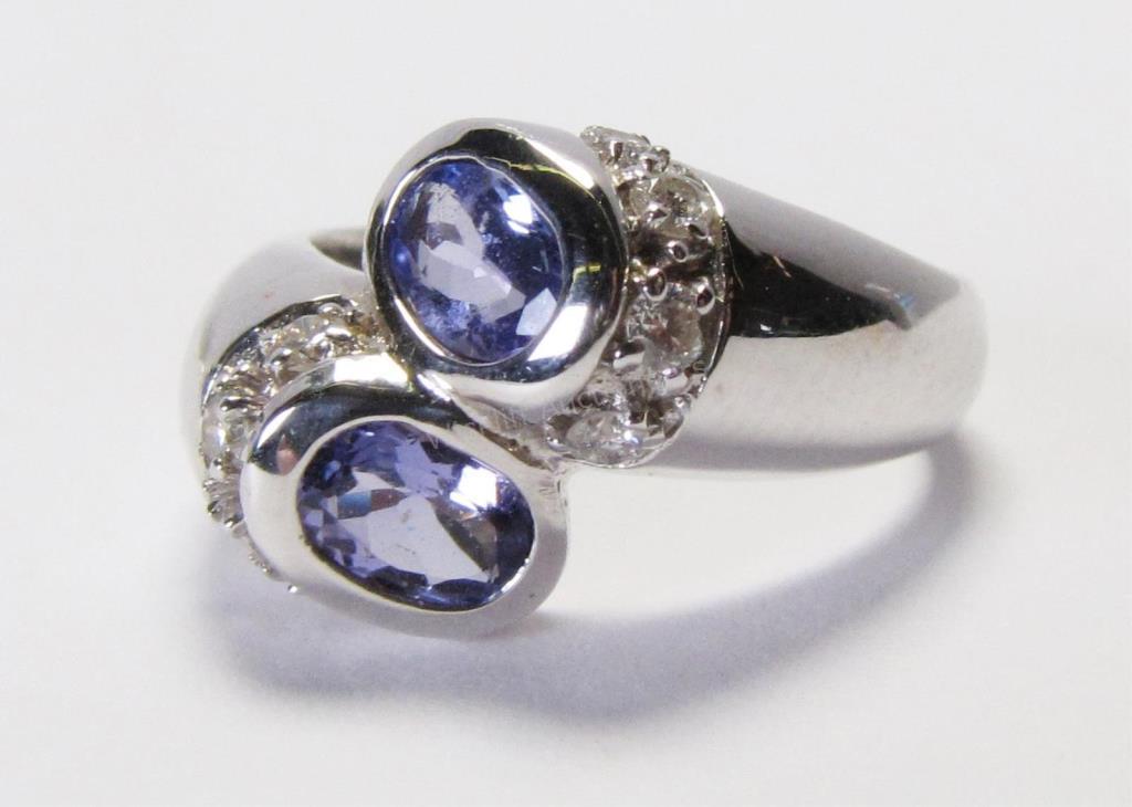 Appraisal: An K white gold bypass ring with two oval bezel