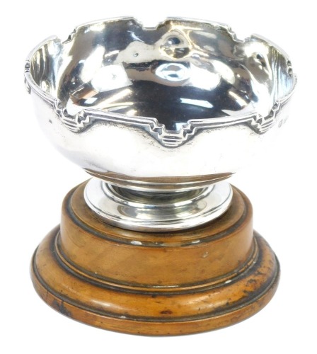 Appraisal: An Edward VIII silver sweetmeat dish with a fluted rim