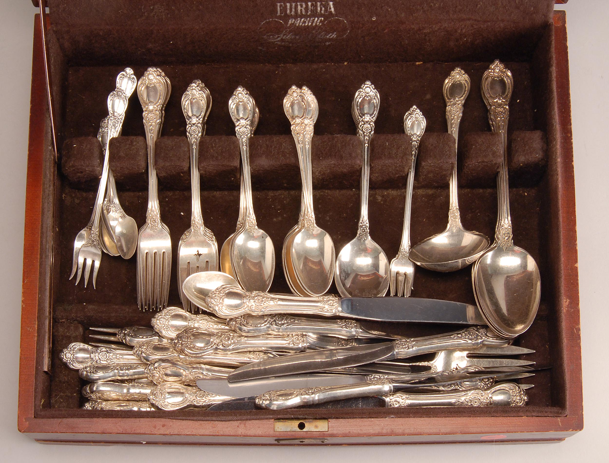 Appraisal: CASED STERLING SILVER FLATWARE SET BY HEIRLOOM STERLING CO In