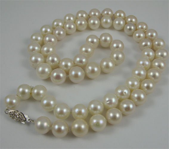 Appraisal: PEARL AND K WHITE GOLD NECKLACE in length and strung