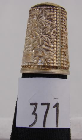 Appraisal: Christmas thimble